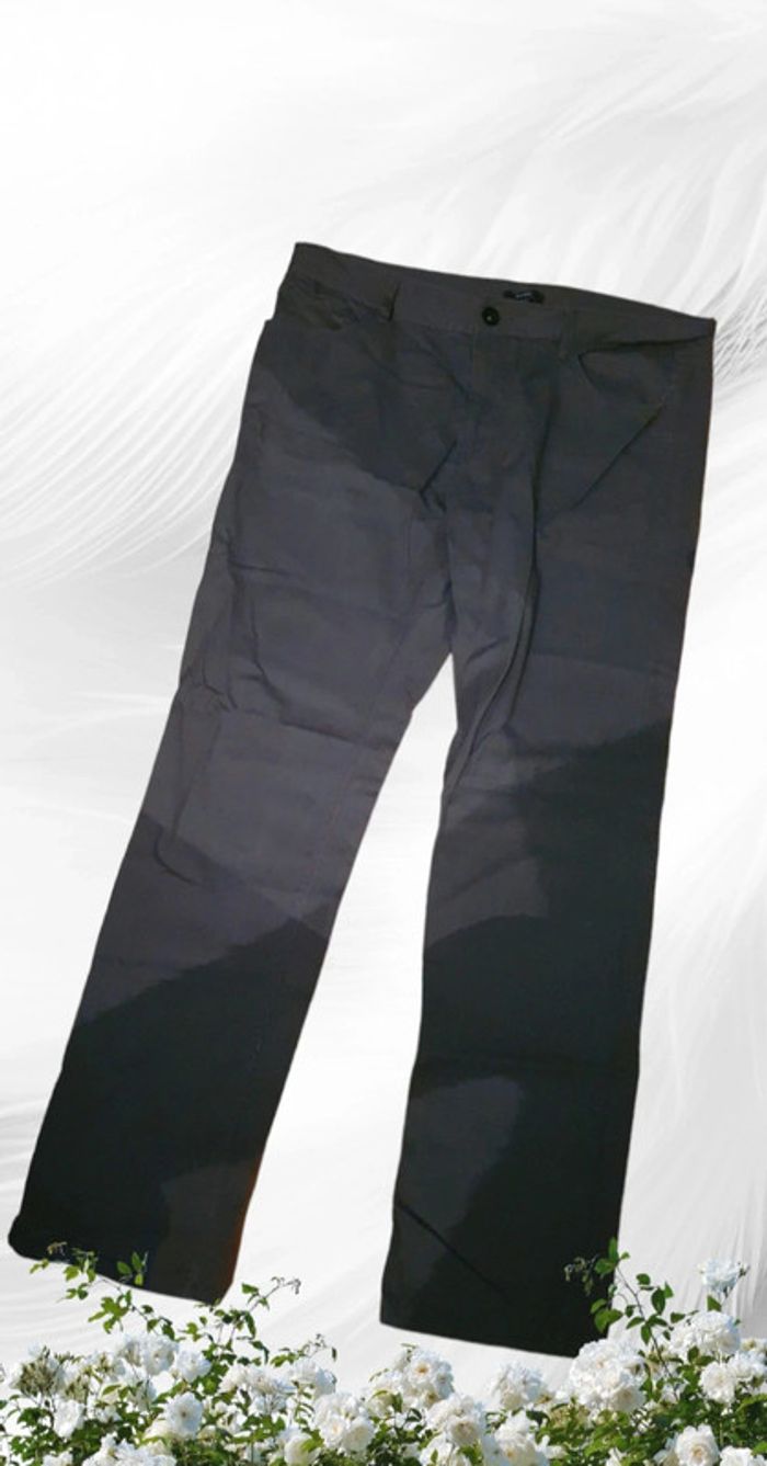 Chino gris foncé