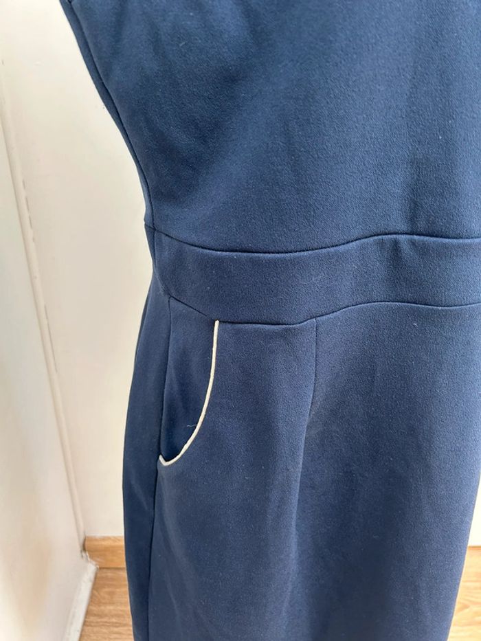 Robe bleu marine avec boutons dorée sur les épaules taille 40 - mademoiselle frenchy - photo numéro 2