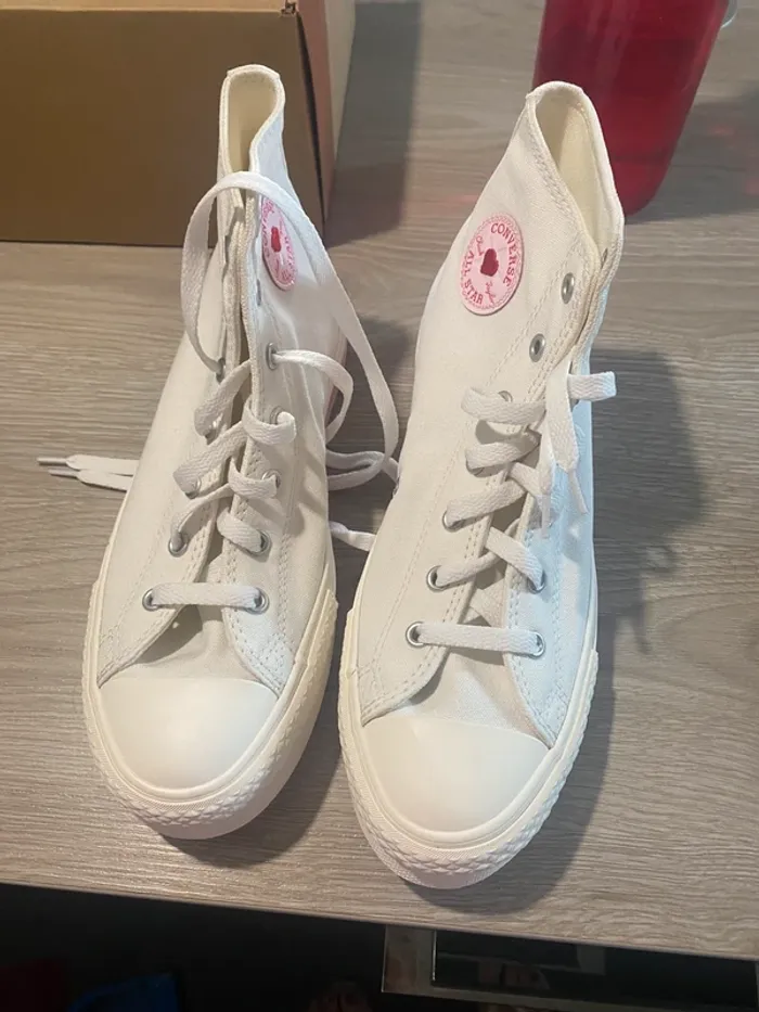 Converses femme neuve avec cœur - photo numéro 4