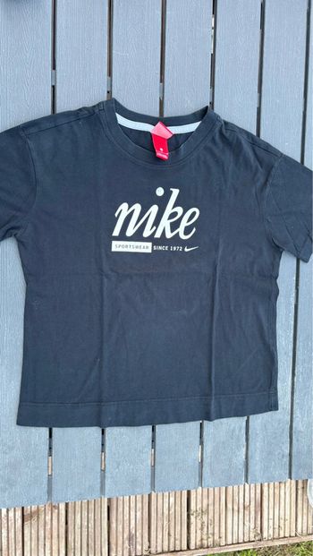 T shirt manches courtes noir Nike taille S femme