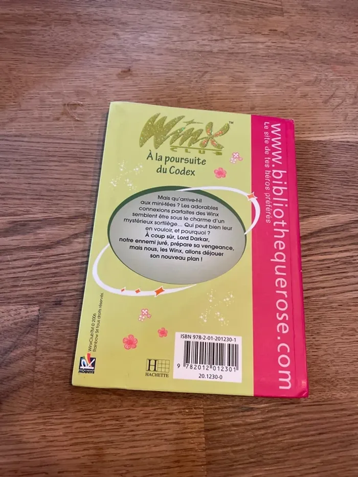 Livre La bibliothèque Rose Winx Club Numéro 10 À la poursuite du Codex - photo numéro 3
