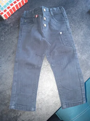 Jeans tape à l'œil 18 mois