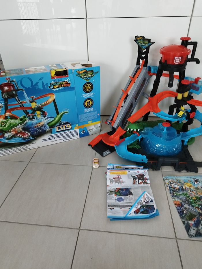 Circuit Hot Wheels Ultimate Gator Car Wash – avec 1 voiture – Excellent état - photo numéro 4