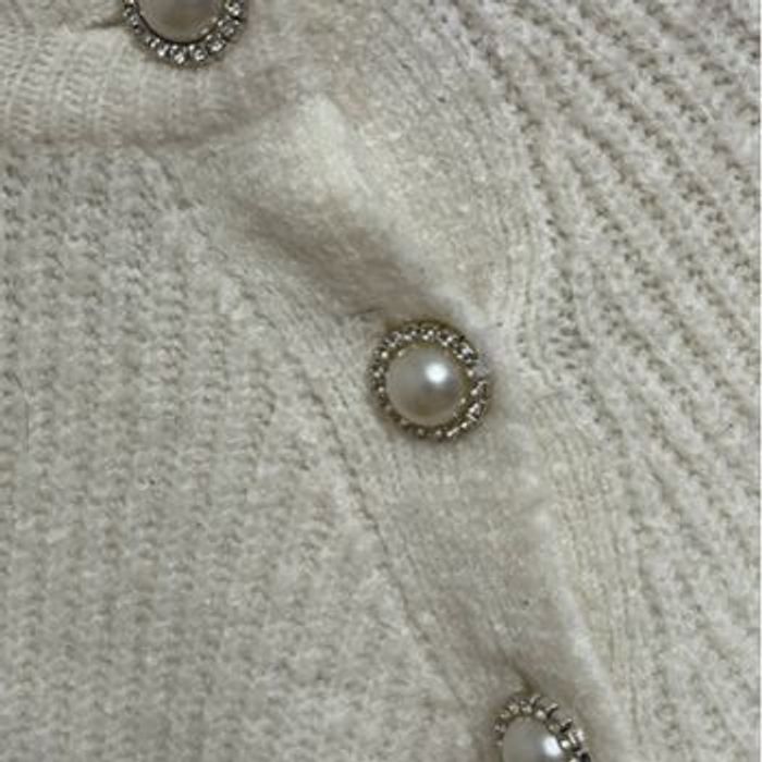 Pull en maille avec boutons ornés sur l'épaule - photo numéro 3