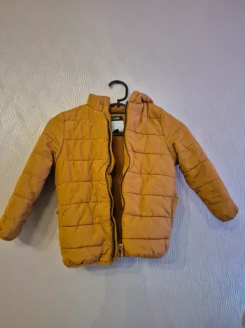 Doudoune kiabi taille 5 ans moutarde