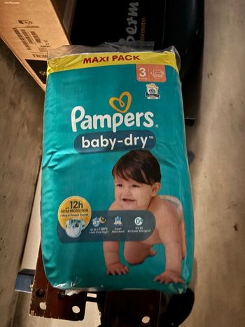 Couches Pampers baby dry taille 3