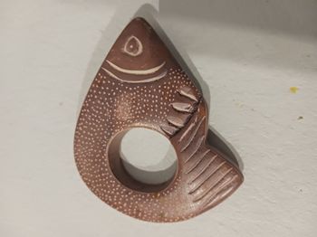 Déco ou rond de serviette beige poisson en pierre neuf