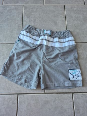Short de bain taille 14 ans