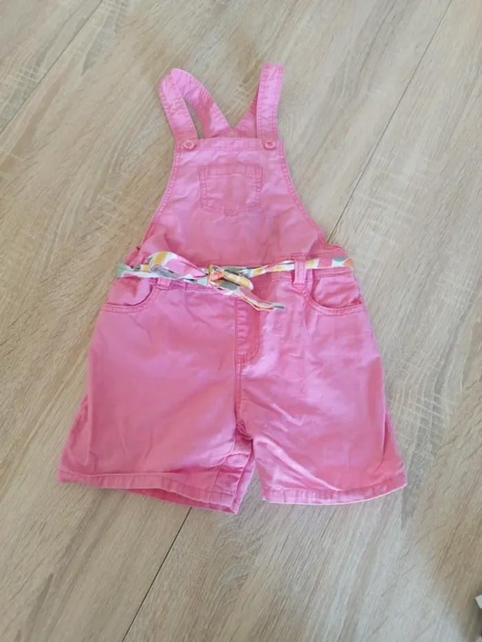 Salopette rose avec ceinture