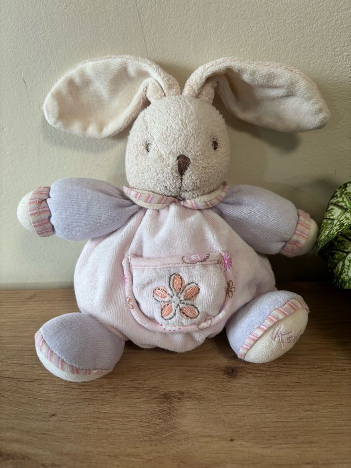 Doudou peluche lapin boule Lilirose mauve rose poche fleur kaloo - photo numéro 2