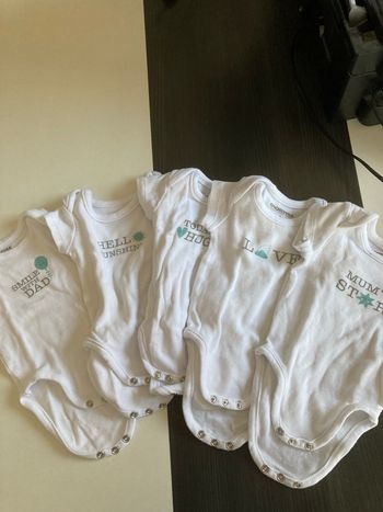 Lot bodys manches courtes