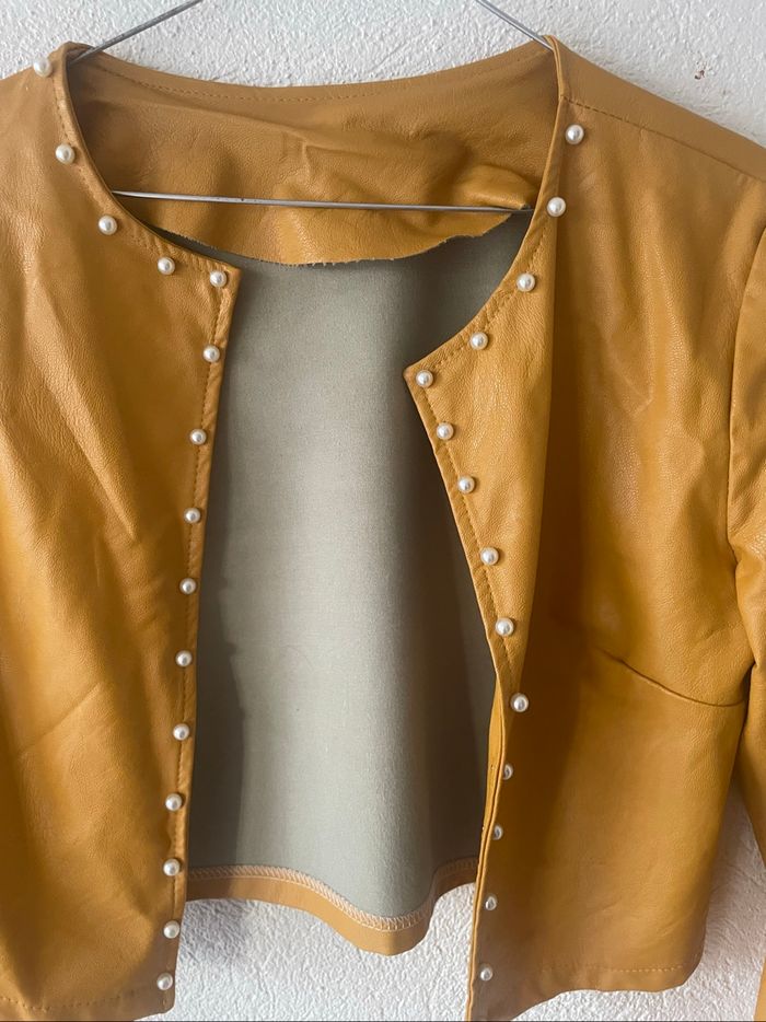Veste courte similicuir avec perles - photo numéro 2