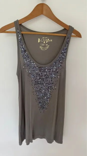 Débardeur forme Marcel à sequins