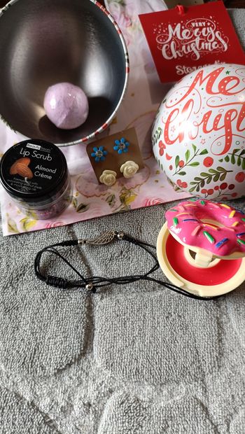 Boite boule neige maquillages et bijoux