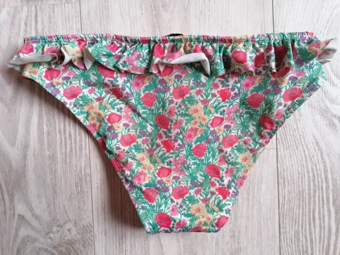 Maillot de bain Cyrillus 
Liberty 
Taille 10 ans 
Très bon état - photo numéro 4