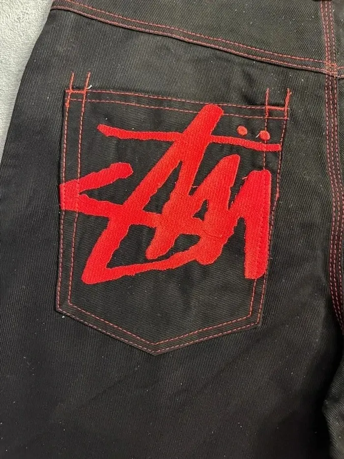 Short/Jort Stussy Embroidered Red Big Logo Back – Taille S - photo numéro 2