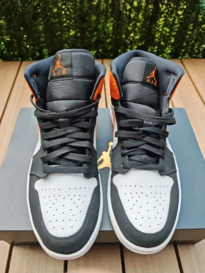 Air Jordan 1 Mid Black Starfish 44 - photo numéro 2