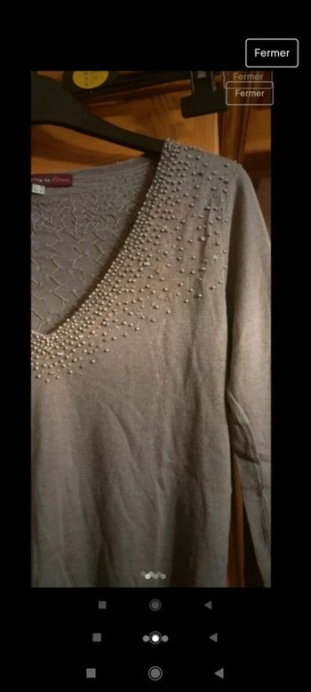 Pull fin col V décor perles
