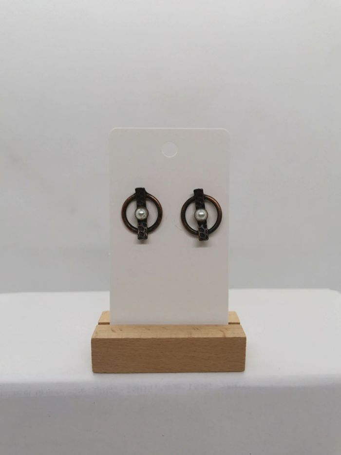 Paire de boucles d'oreilles avec perle nacrée