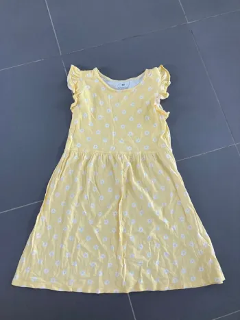 Robe h&m 8-10 ans en très bon état