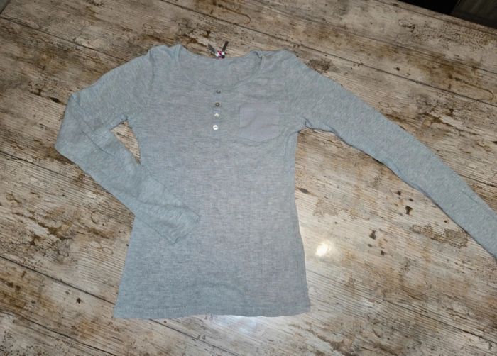 Joli t-shirt manches longues taille 10 ans - photo numéro 2