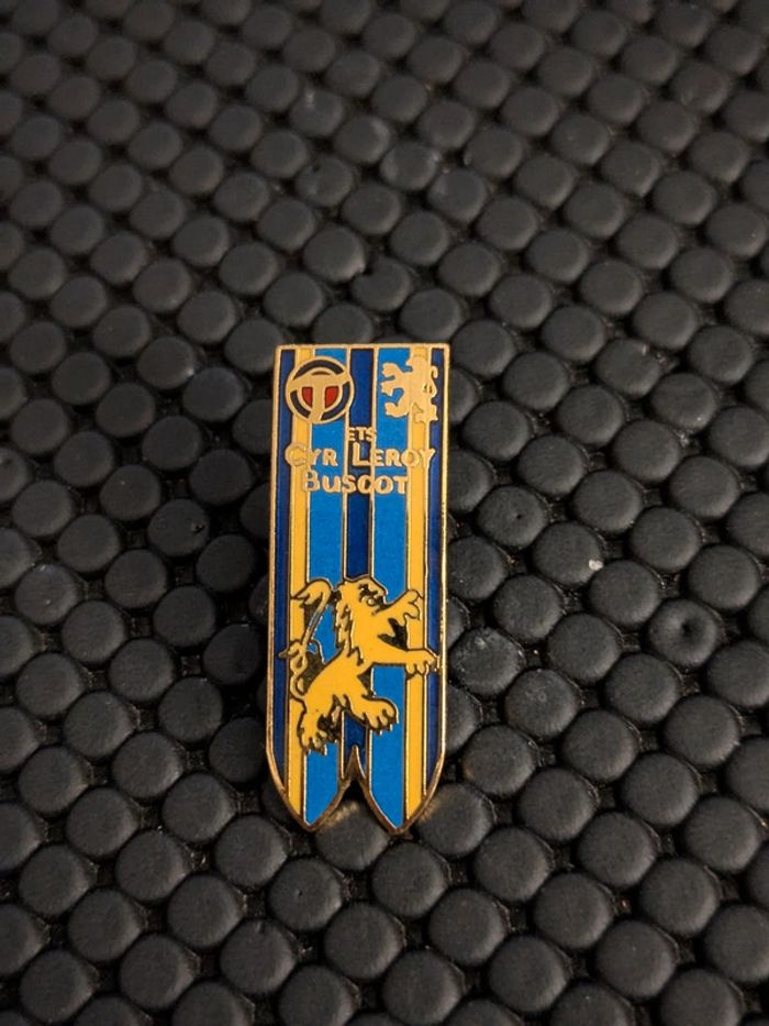 Pin's Peugeot Talbot garage Buscot