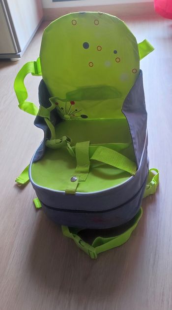 Réhausseur de chaise bébé nomade Badabulle avec sac à dos