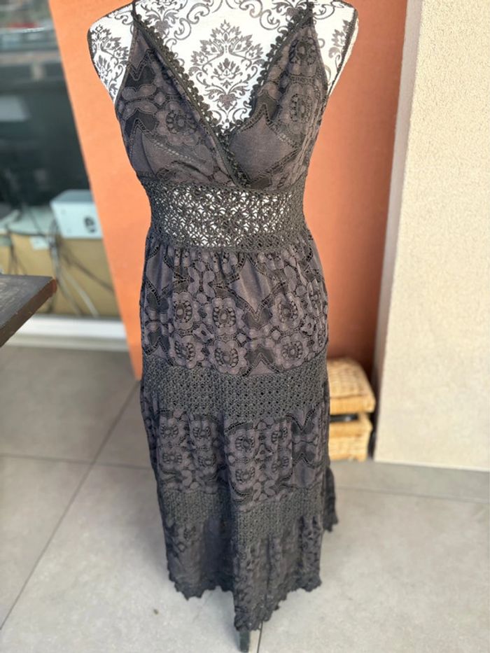 Robe longue à dentelle, taille unique (36/38) , correspond à un M