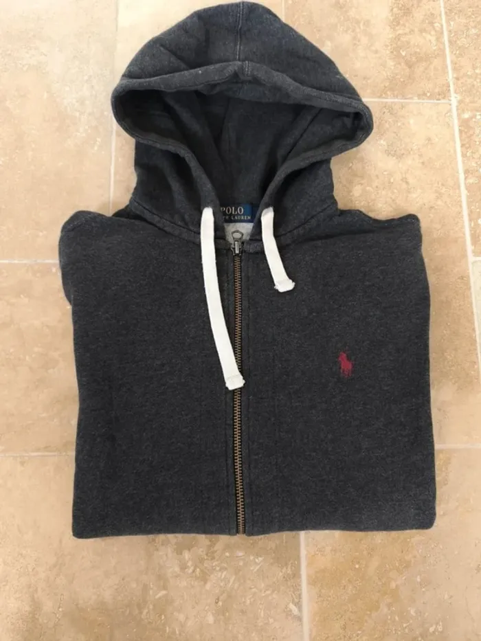 Sweat a capuche zippé gris foncé chiné Polo Ralph Lauren homme M logo bordeaux