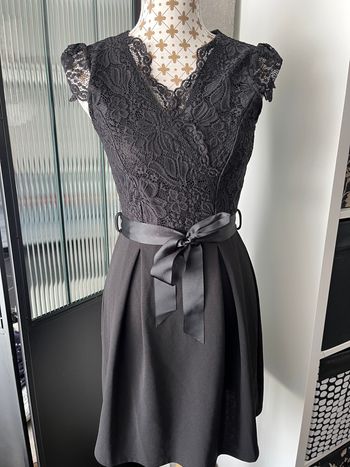 Robe Morgan 36 noire dentelle élégante ceinture soirée chic