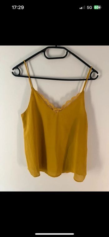 Top jaune moutarde col V avec liseré dentelle – Taille unique