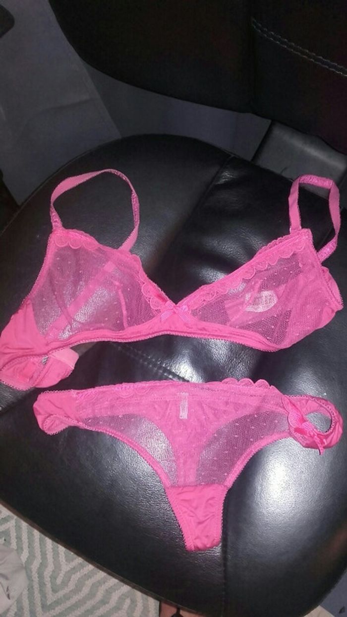 Soutien gorge rose pétant