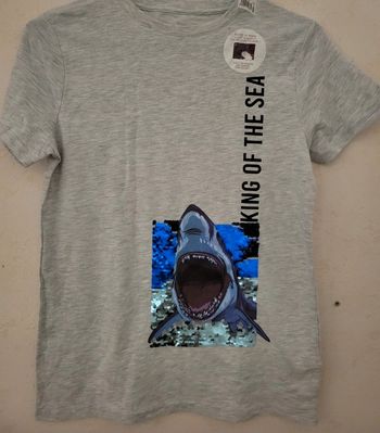 T-shirt Kiabi gris sequins requin  12 ans