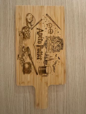 Planche apéritif Harry Potter en bambou – Apéro Potter – Gravée – Idée cadeau fan sorcier