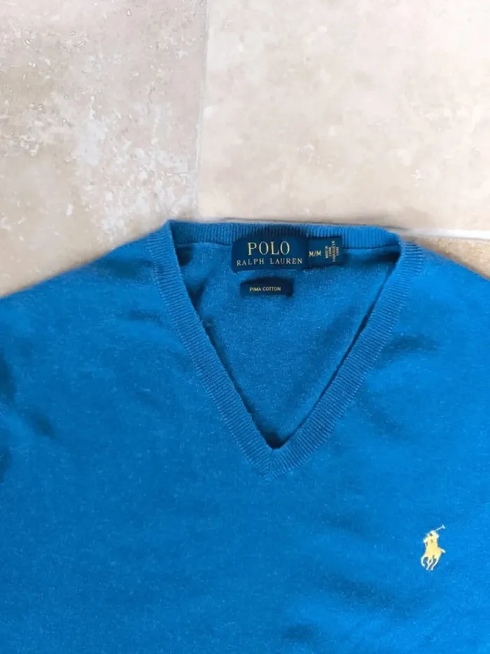 Pull col V bleu logo jaune Ralph Lauren M comme neuf - photo numéro 4