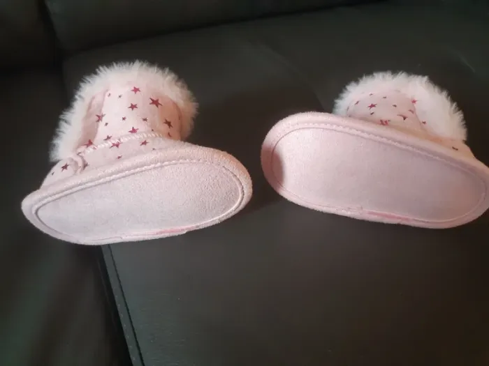 Chausson bottes bébé taille 20 - photo numéro 4