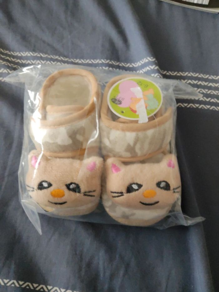 Petits chaussons 6/12 mois