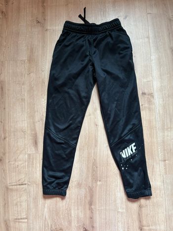 Jogging Nike noir taille 10/12 ans garçon
