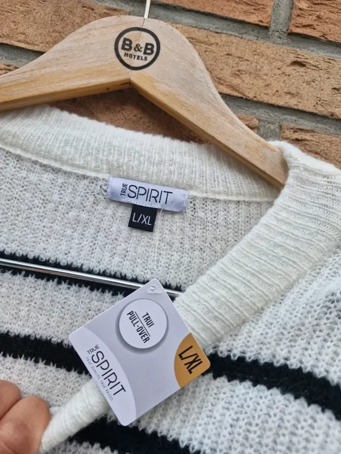 Pull rayé •  noir et blanc - photo numéro 3