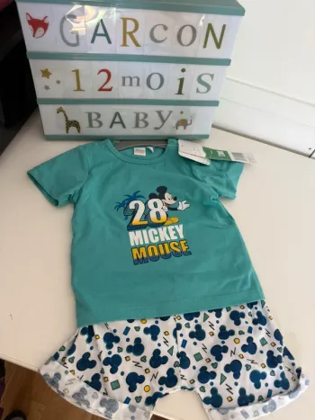 Ensemble haut tee shirt et short 12 mois neuf Mickey