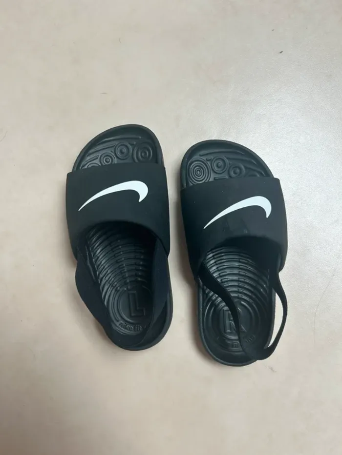 Claquette Nike taille 27 - photo numéro 2