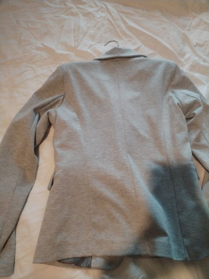 Veste grise - photo numéro 2