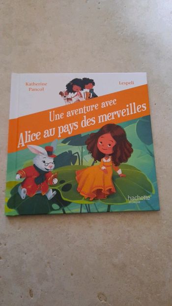 Livre Alice au pays des merveilles