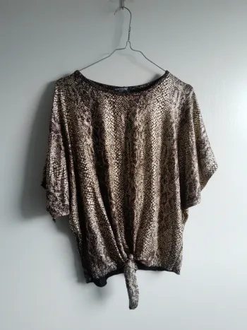 Top noir imprimé python doré