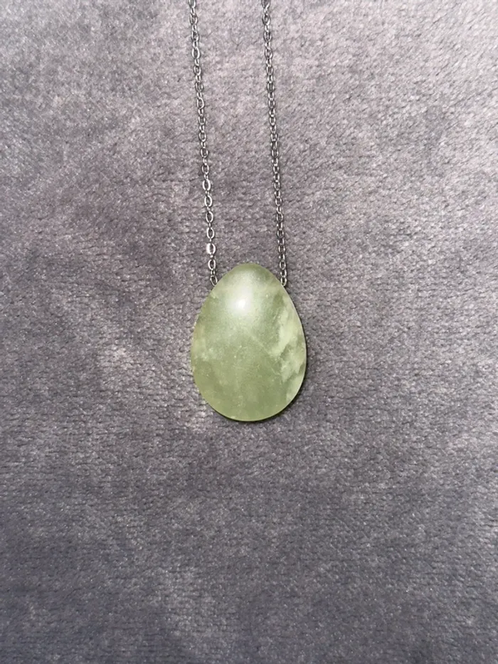 Collier avec pierre jade