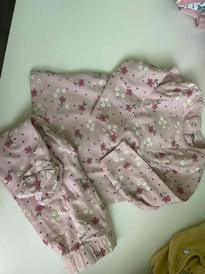 Lot de 7 pyjamas bébé fille 6-9 mois