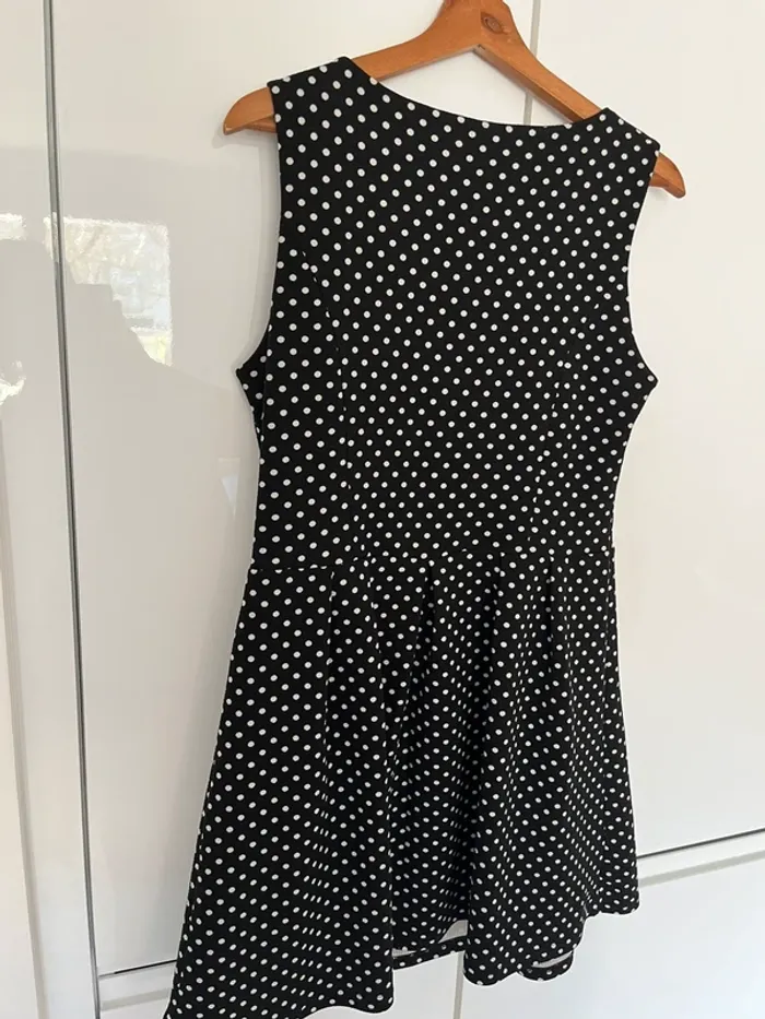 Robe 👗 noir et blanc sans manche XL