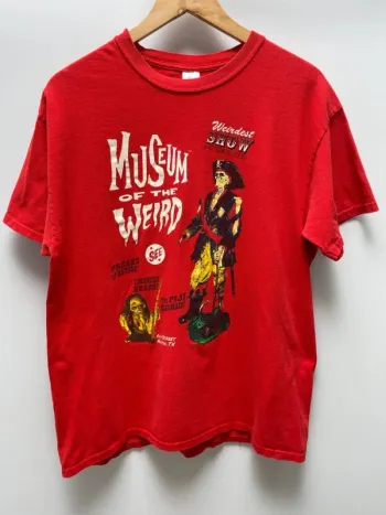 Museum of the weird - Red print graphic t-shirt Gildan Mens Large
