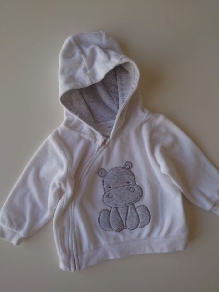 Pull sweat a capuche zippé 9 mois