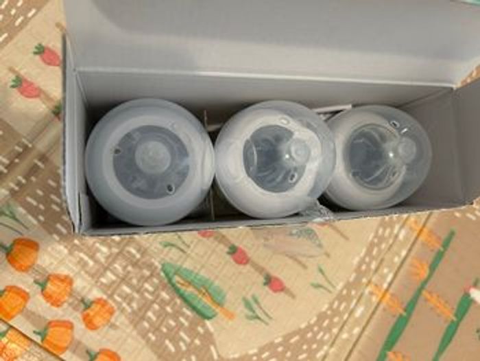 BIBERON EN VERRE QUASI NEUF - photo numéro 2